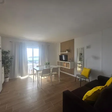 Comodoro 305b Apartament