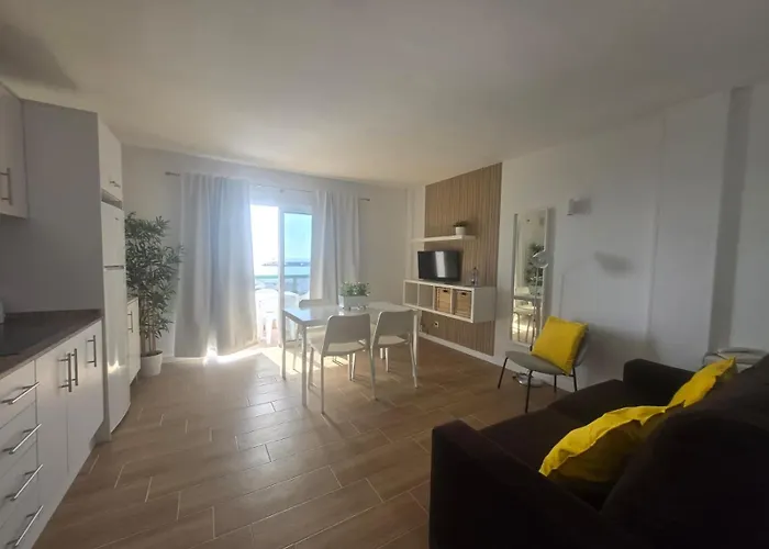 Comodoro 305b * Los Cristianos (Tenerife)