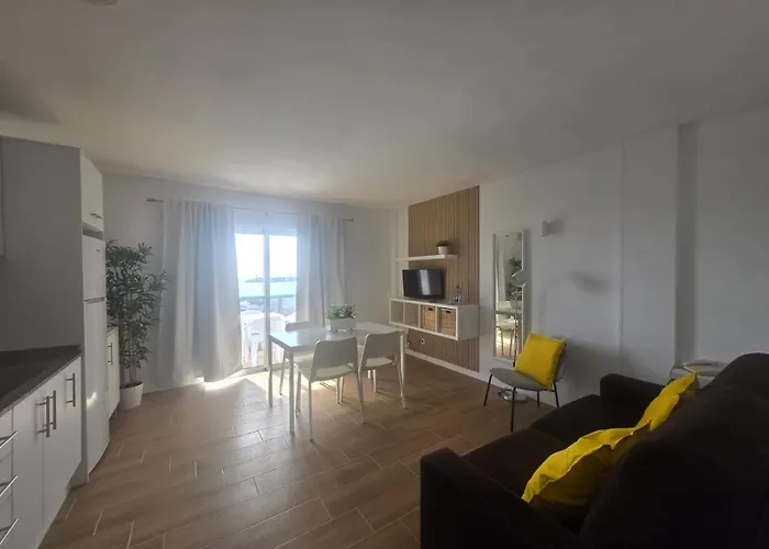 Comodoro 305b Apartment